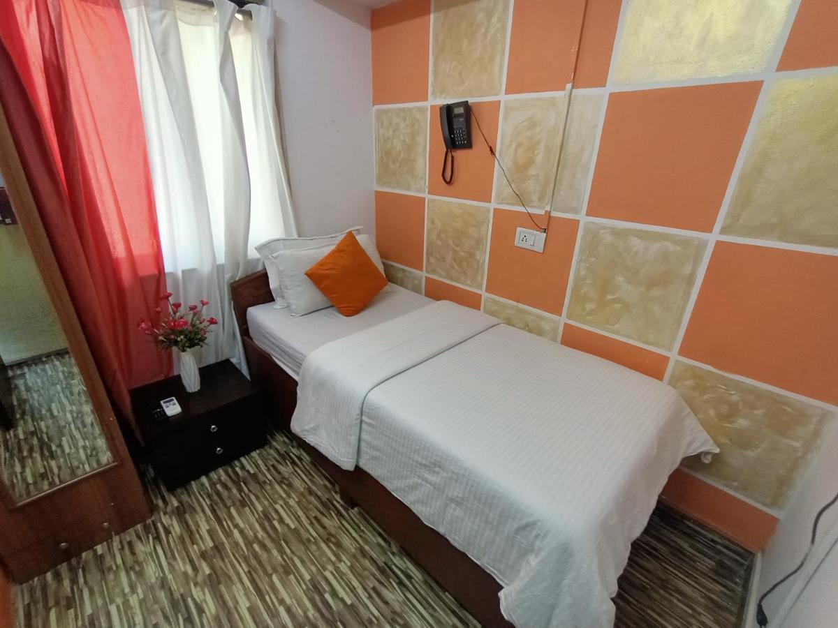 Kalpataru Hometel Мумбаи Экстерьер фото