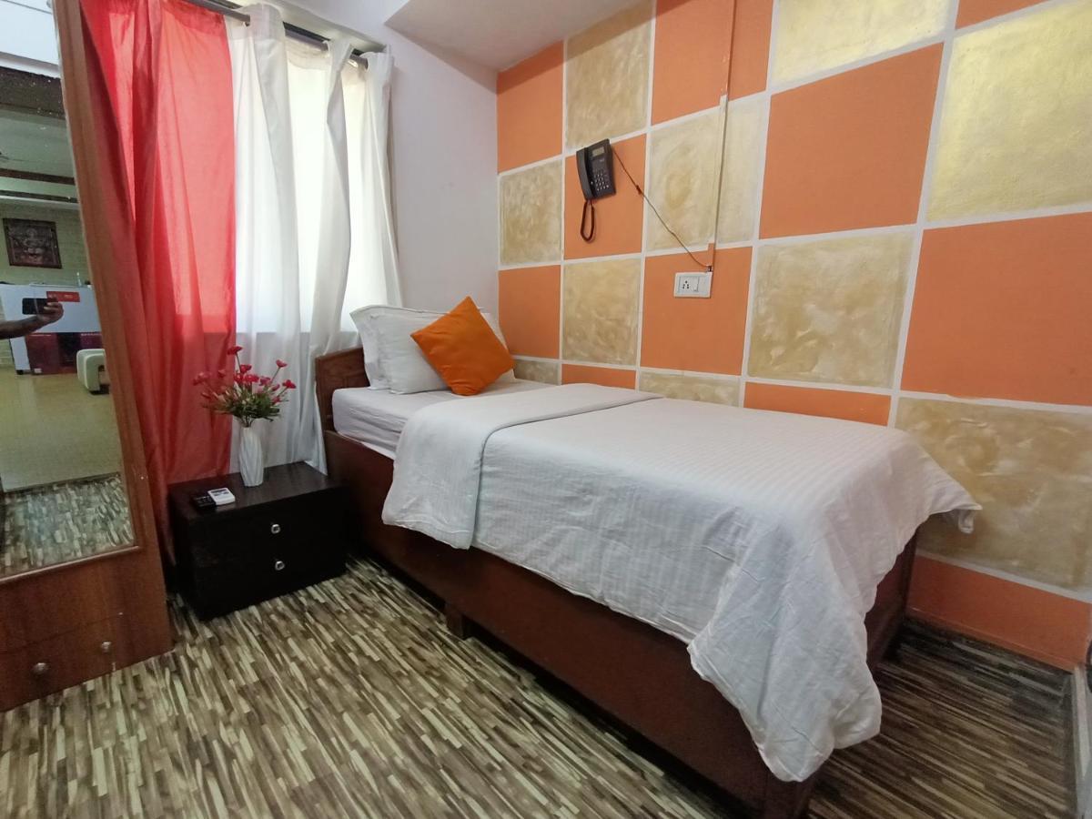 Kalpataru Hometel Мумбаи Экстерьер фото