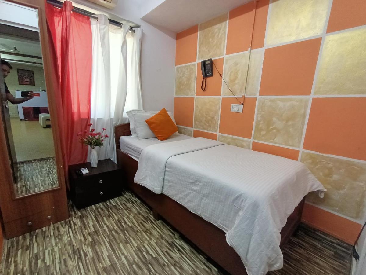 Kalpataru Hometel Мумбаи Экстерьер фото